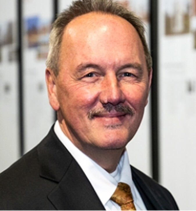 Michael Arfmann, der erste Lehrling der HMC ging nach 45 Jahren in den Ruhestand Michael Arfmann, der erste Lehrling der HMC ging nach 45 Jahren in den Ruhestand