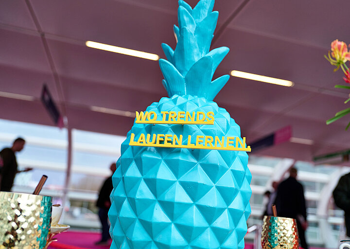 INTERNORGA | blaue Ananas mit Claim "Wo Trends laufen lernen" INTERNORGA | blaue Ananas mit Claim "Wo Trends laufen lernen"