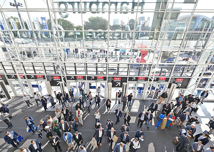Hamburg Messe: Besucherandrang im Eingang / Foyer Mitte Hamburg Messe: Besucherandrang im Eingang / Foyer Mitte